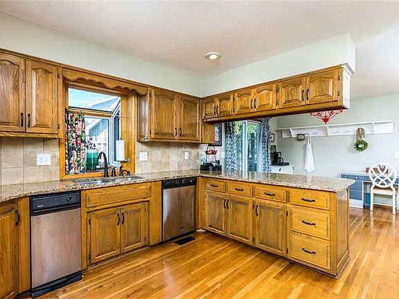 5th image of 1300 Wildbriar Pl