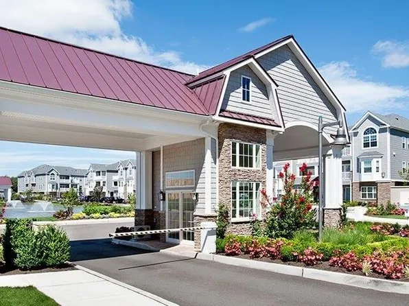 5 Clubhouse Circle #5, Melville, NY 11747