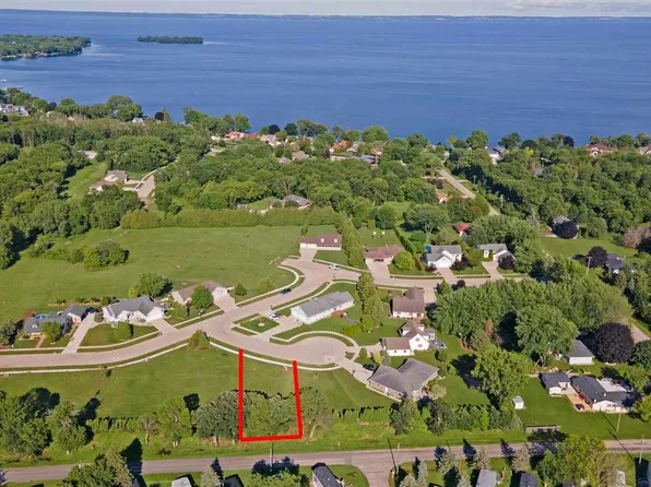 1006 Marway Ct #8, Oshkosh, WI 54901