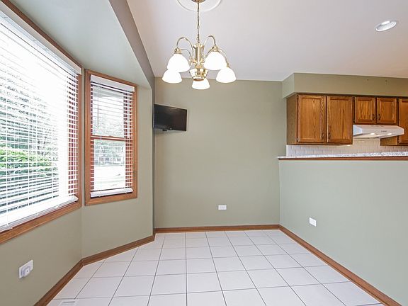 5th image of 2454 Towne Blvd