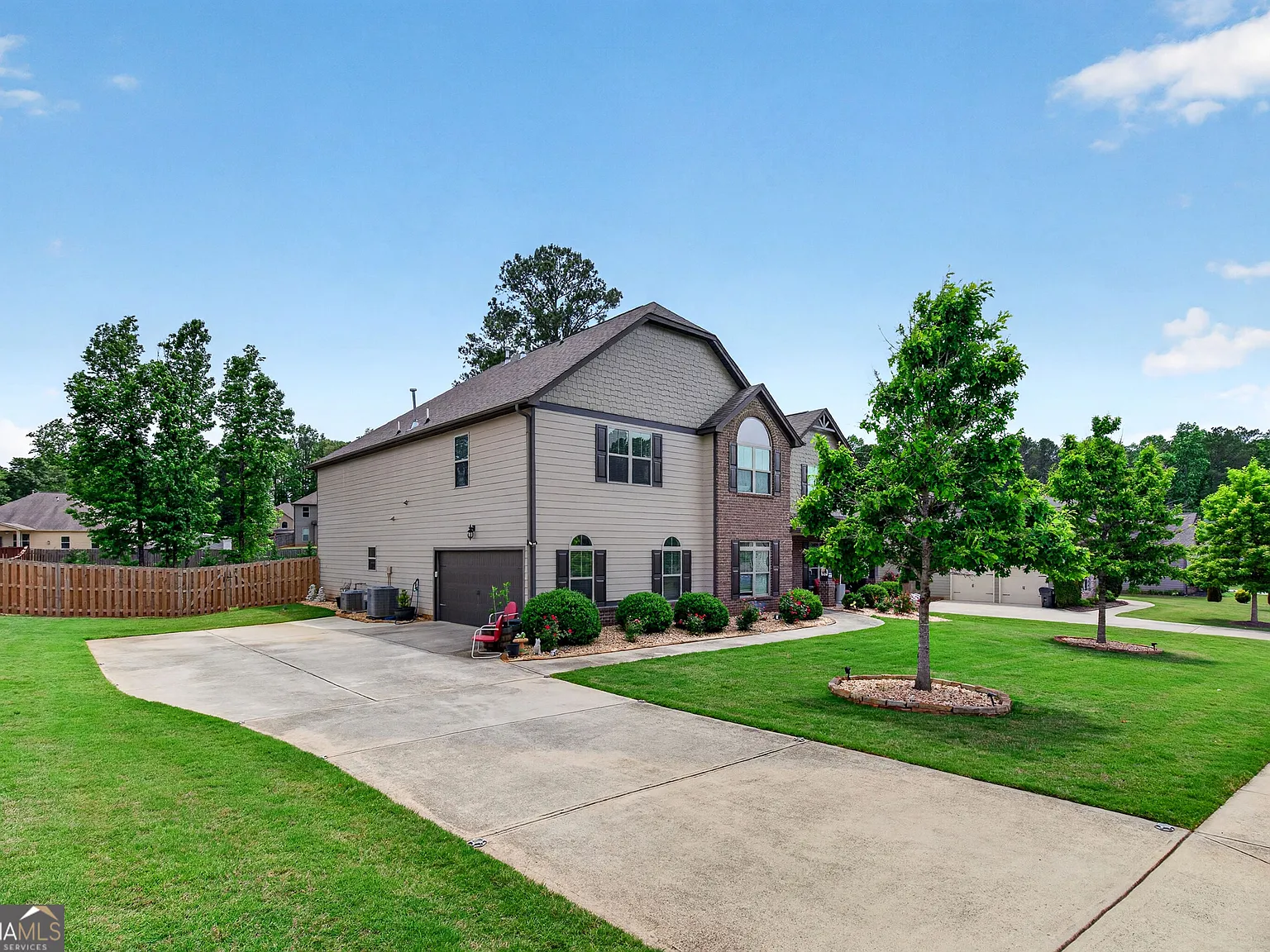 4 bed, 3.5 bath, 4935 sqft, $3,000 — Photo 3