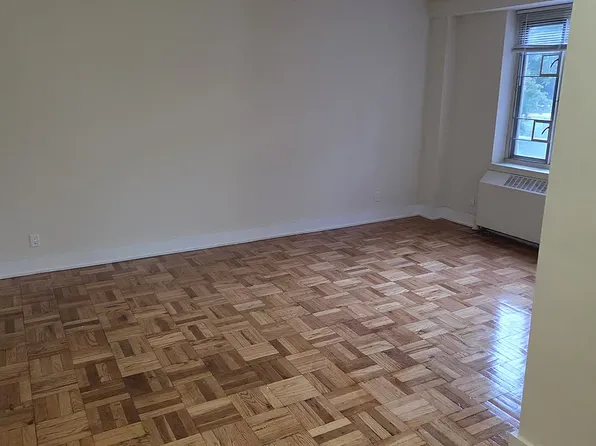 58-39 188th St #3A, Fresh Meadows, NY 11365
