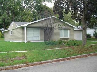 615 11th St, Baraboo, WI 53913