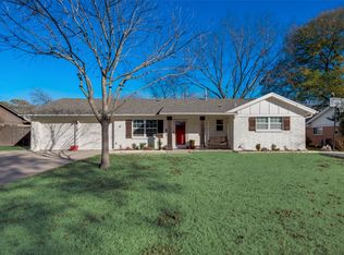 711 Canyon Ridge Dr, Euless, TX 76040
