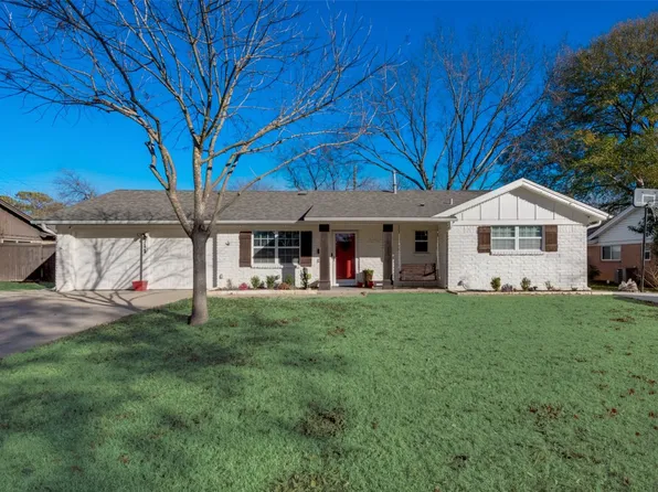 711 Canyon Ridge Dr, Euless, TX 76040