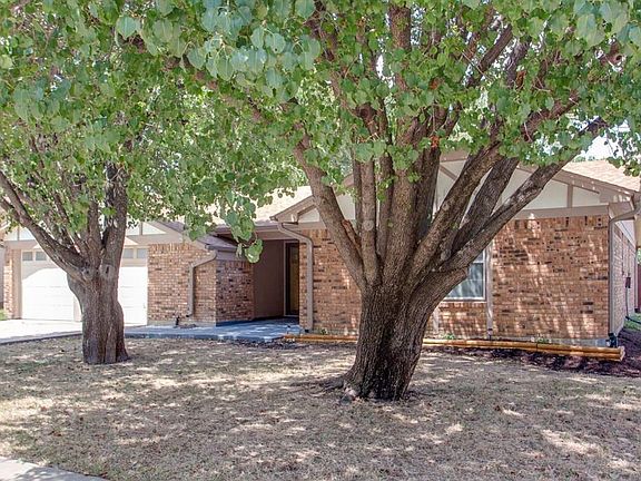 4th image of 1929 Briar Meadow Dr