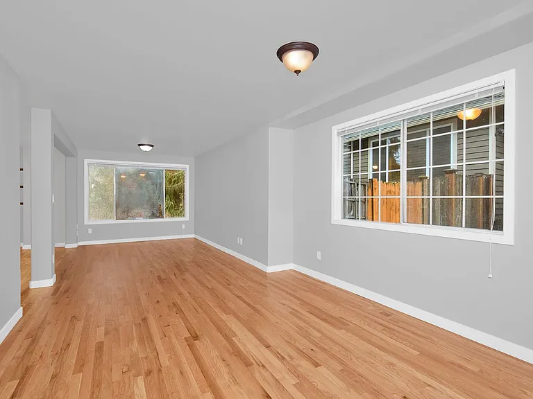 10708 NE 107th Pl — Photo 7