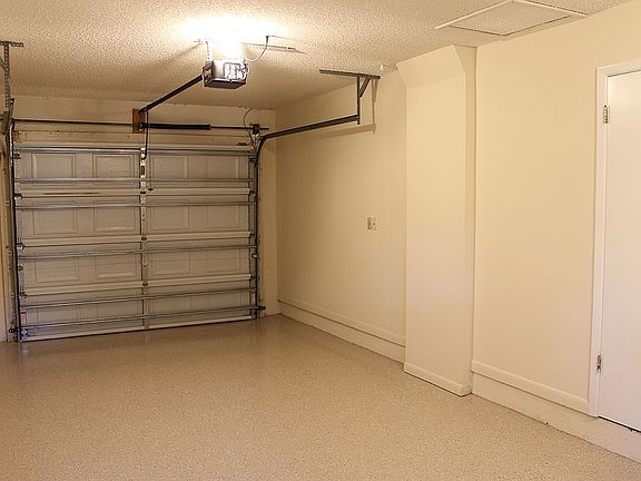 5th image of 627 Iris St