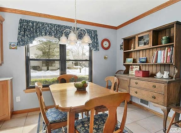 2nd image of 37 Kensington Cir