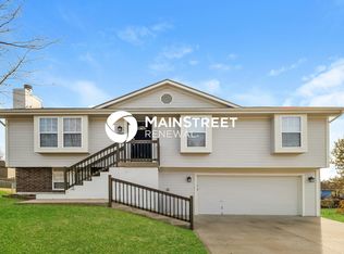 1609 Johnston Dr, Raymore, MO 64083