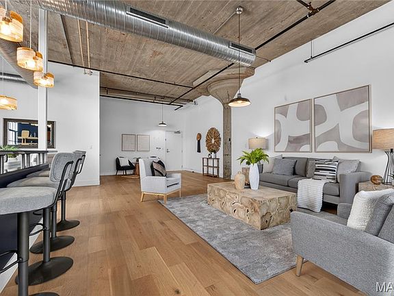 5th image of 4100 Forest Park Ave Unit 424