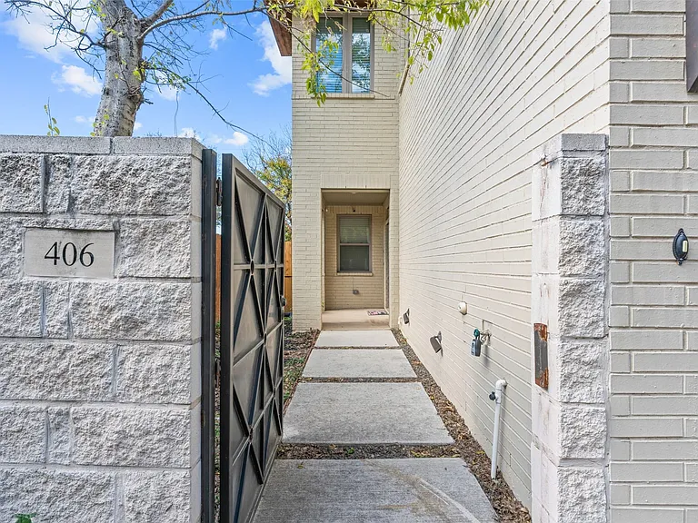 Entry to front courtyard