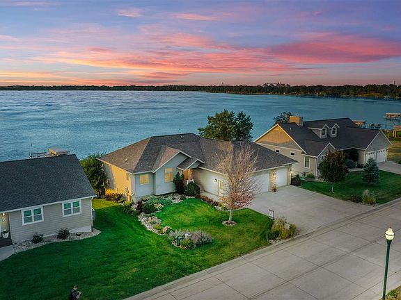 2nd image of 310 Beachcomber Dr
