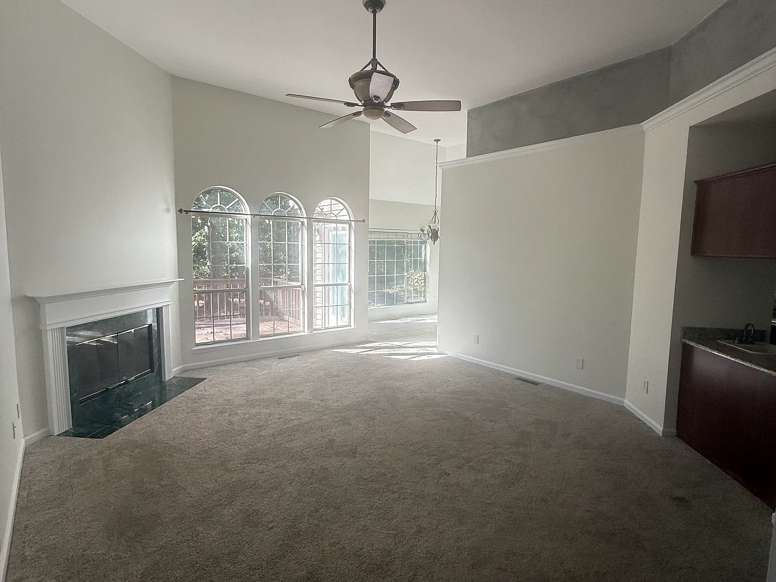 3 bed, 2079 sqft, $3,750 — Photo 2
