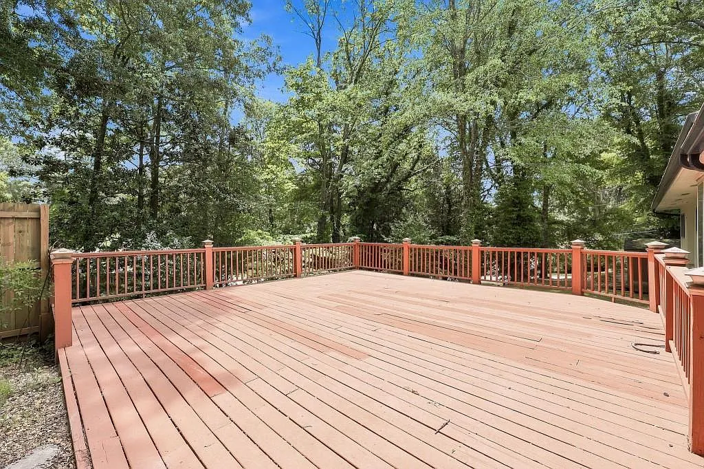 3 bed, 2.0 bath, $2,500 — Photo 2