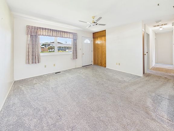 3rd image of 234 W Ross St