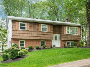 17 Woodrum Dr, Stony Pt, NY 10980