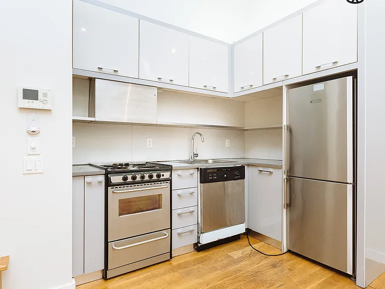 100 Dupont St #1G — Photo 18