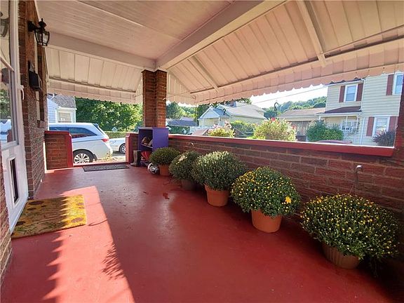 5th image of 821 Sewickley St