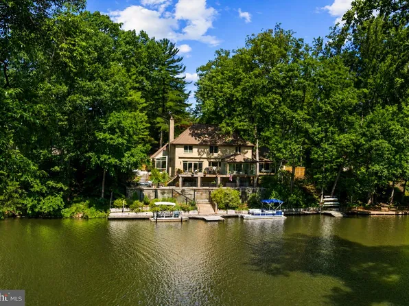 3431 Greentree Dr, Falls Church, VA 22041
