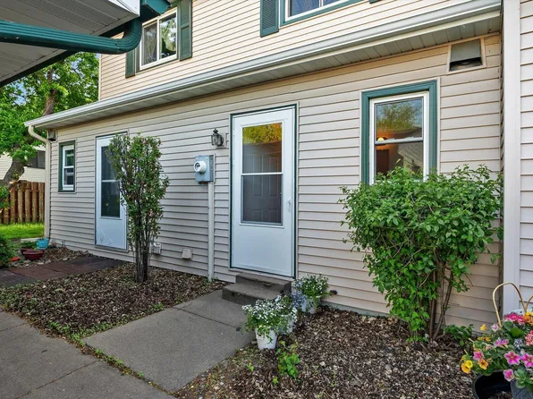 836 Woodgate Dr #109, Vadnais Heights, MN 55127