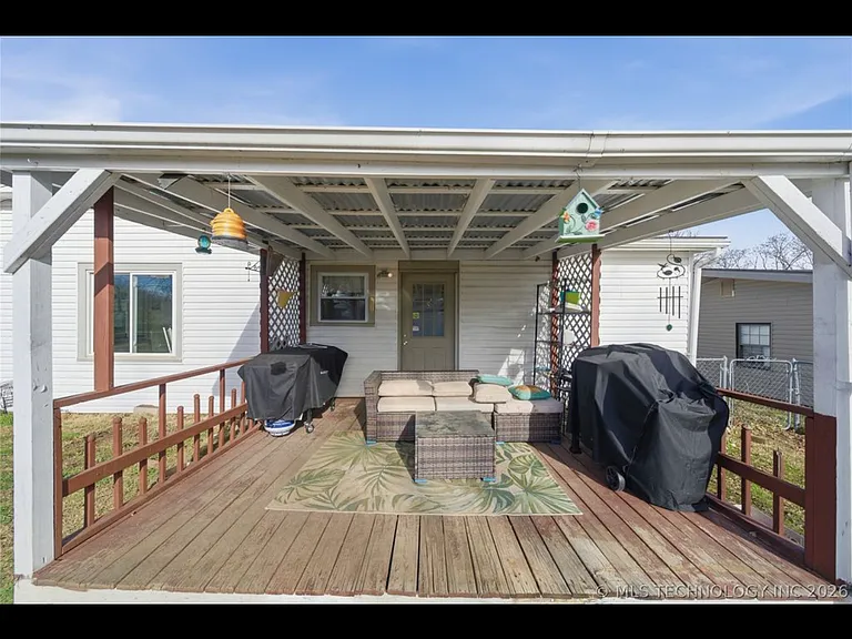 318 E Maple St — Photo 18