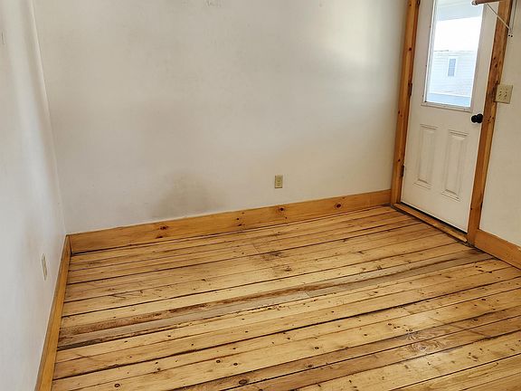 5th image of 3 S Craftsbury Rd #3