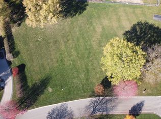 730 Meadows Rd, Geneva, IL 60134