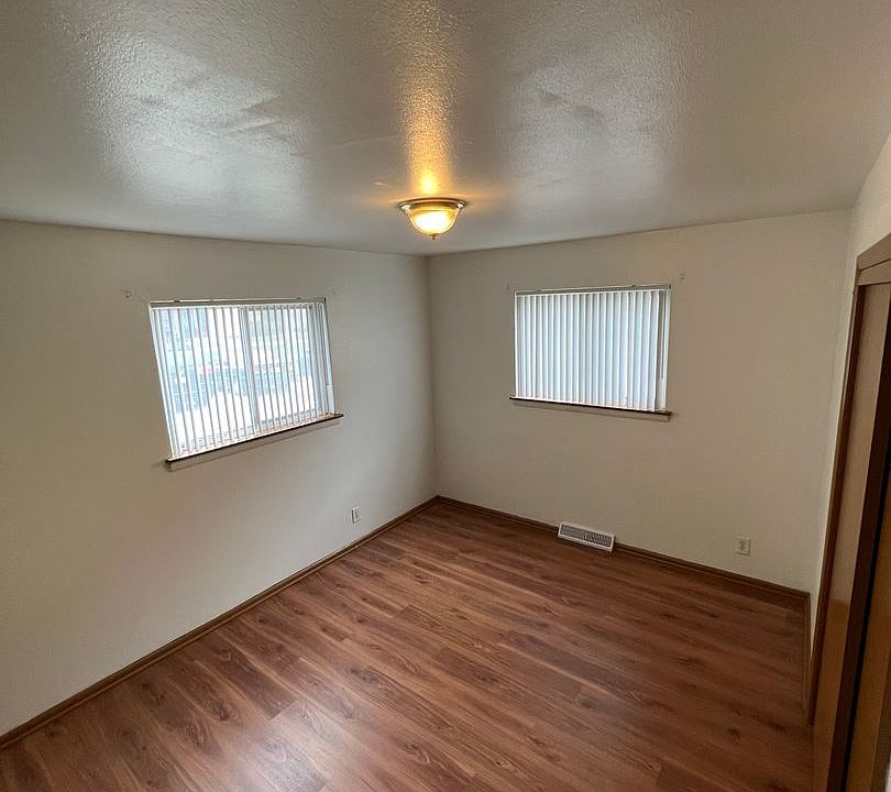 2nd image of 3001 E Adams Ave #2