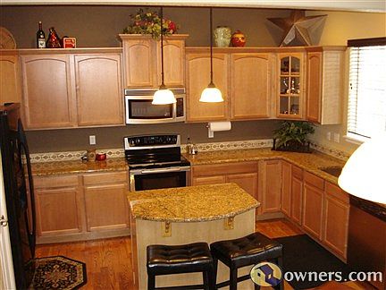 Kitchen; maple cabinets, hardwood floors