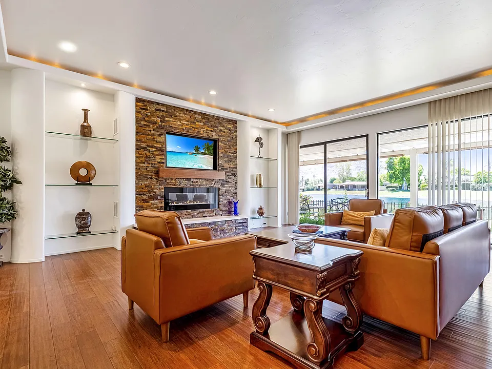 6 Colgate Dr