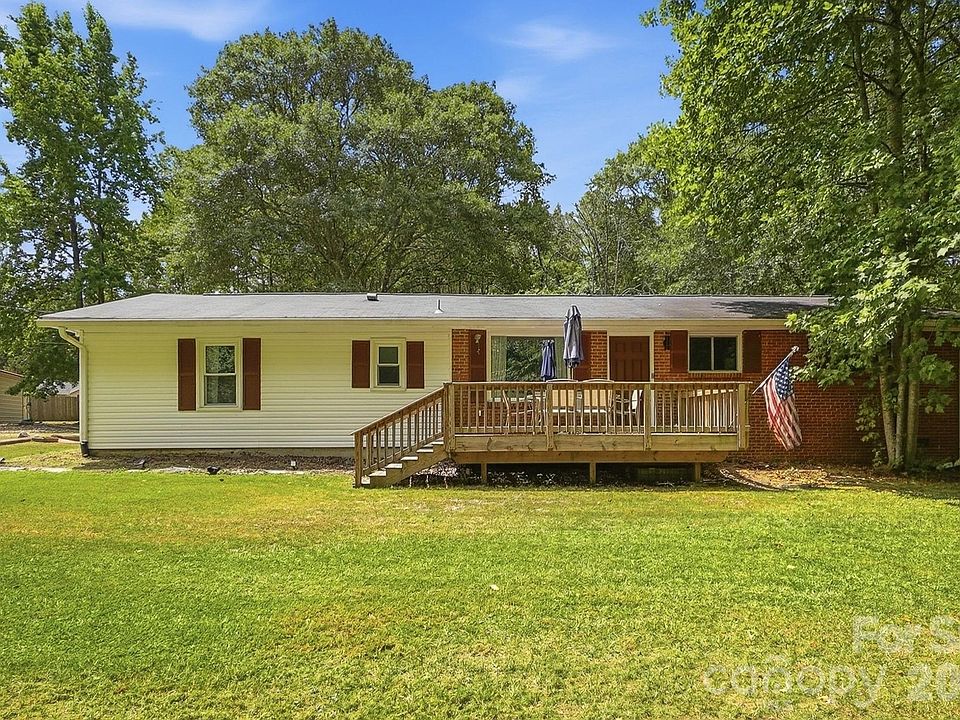 1st image of 2220 Oldfield Rd