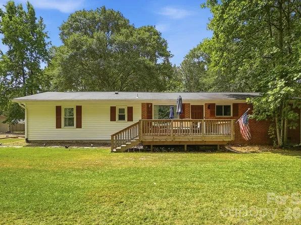 2220 Oldfield Rd, Rock Hill, SC 29730