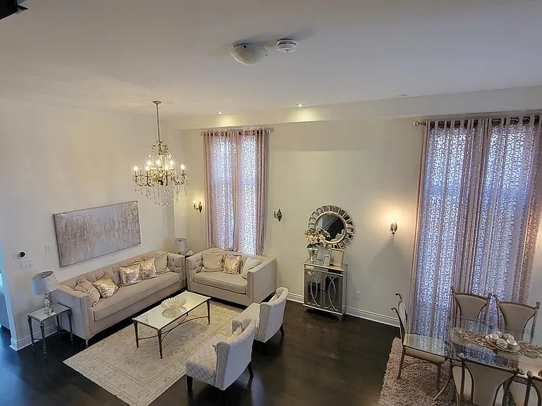 46 Black Diamond Cres — Photo 4