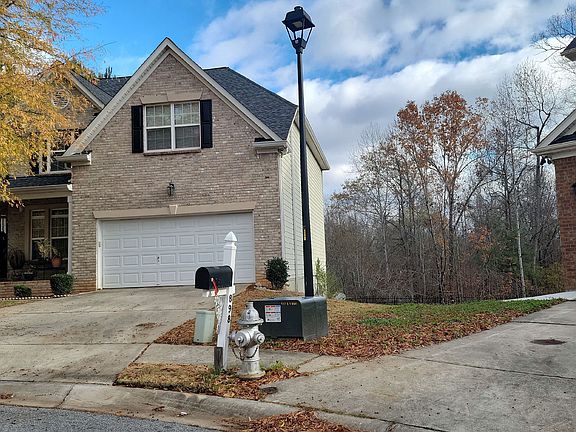 3rd image of 878 Winfair Ct
