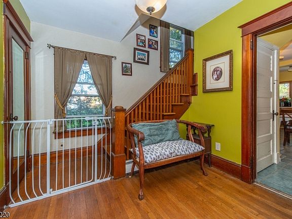 4th image of 76 Unionville Ave