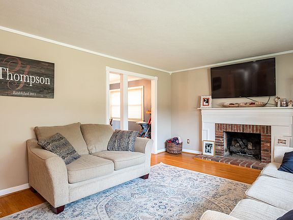 4th image of 52 Hallsdale Dr
