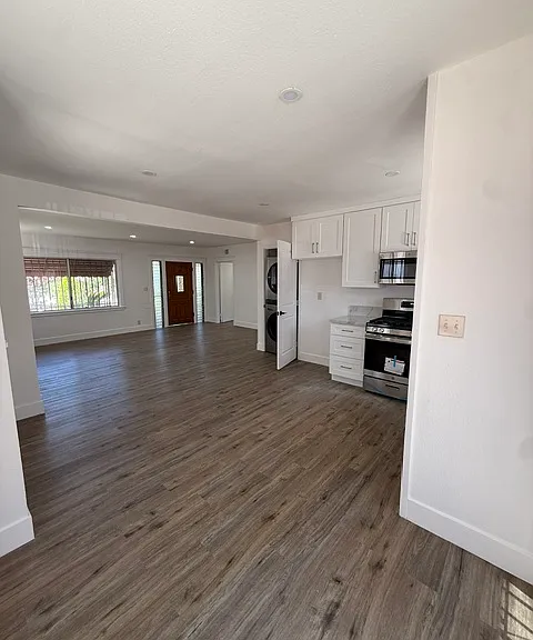 410 Fischer St — Photo 7