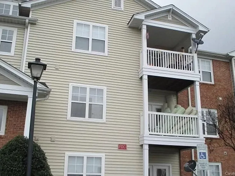 9873 Hyde Glen Ct — Photo 10