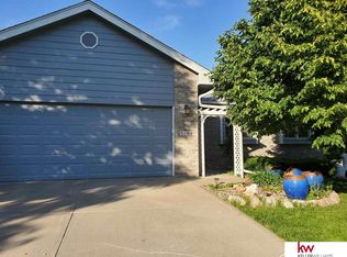 5104 Timberridge Dr, Papillion, NE 68133