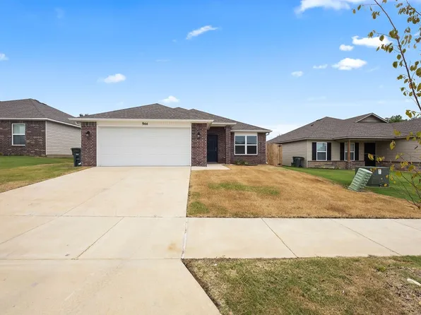 944 S Brambling Ln, Fayetteville, AR 72701