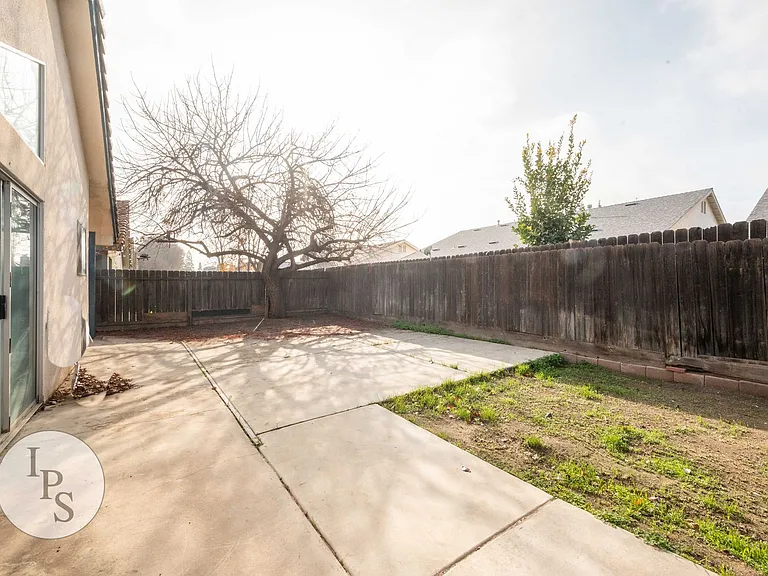 6691 N Constance Ave — Photo 2