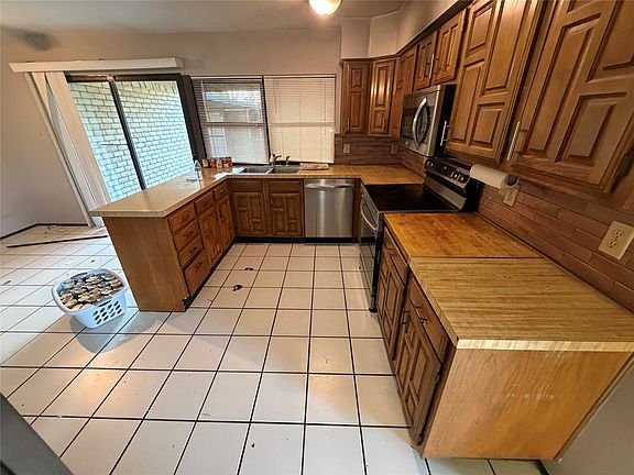 2nd image of 1849 Sandy Ridge Ct