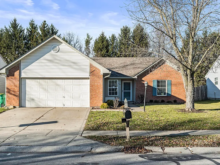 438 E Pine Ridge Dr — Photo 2