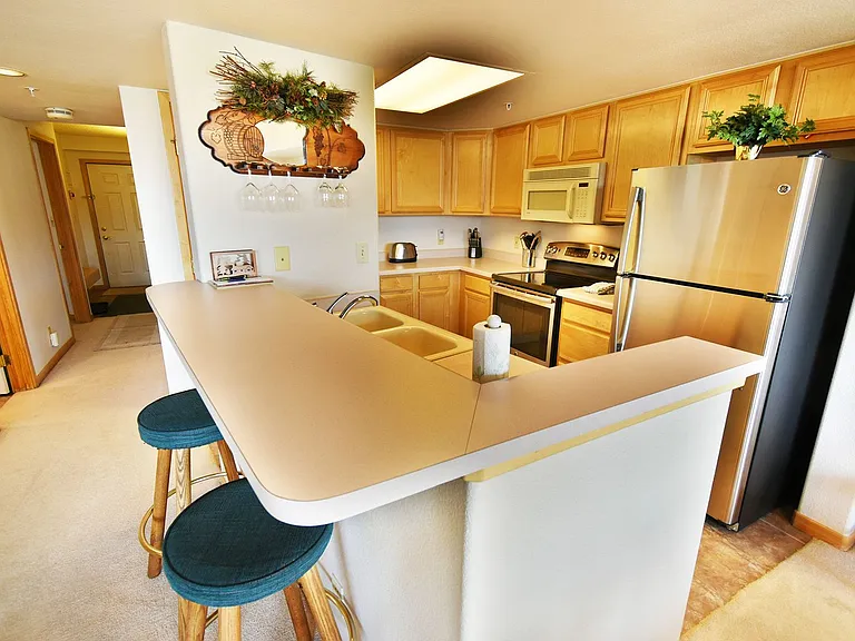 980 Lakepoint Dr #208 — Photo 9