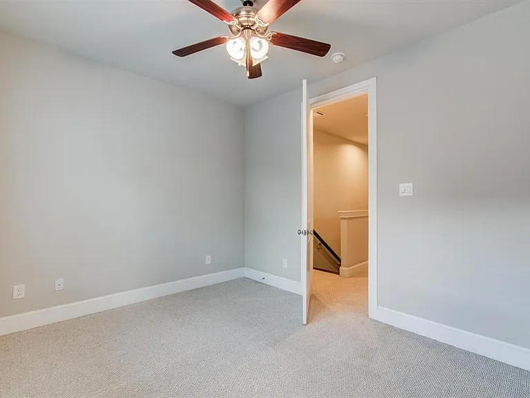 610 Delano St — Photo 20
