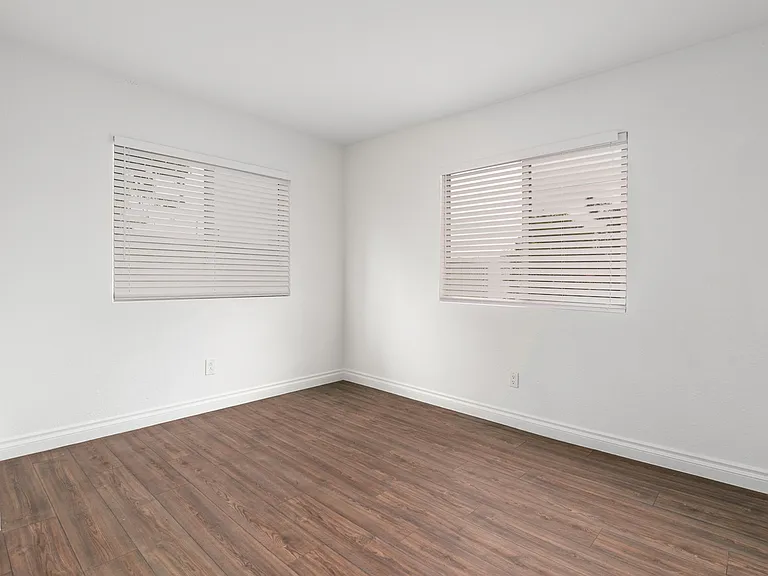 240 W Lincoln Ave W #16 — Photo 14