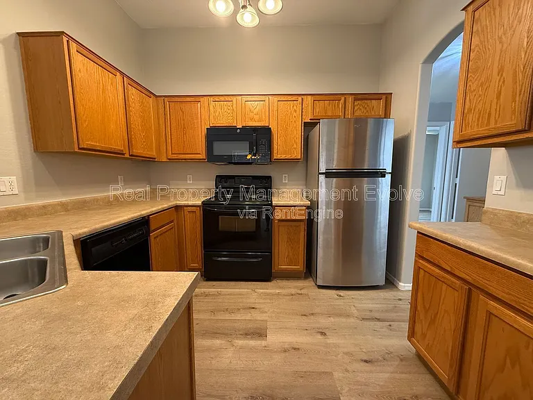 1516 E Bowker St — Photo 7