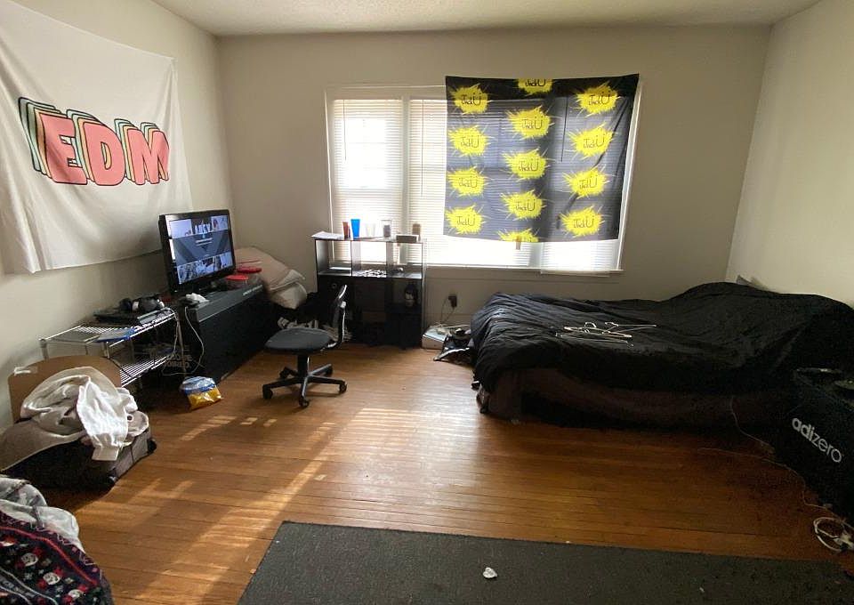 2nd image of 632 W University Ave