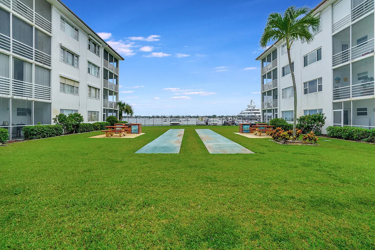 Building Photo - 4500 N Flagler Dr #C8